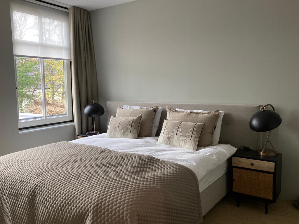 Slaapkamer met behang